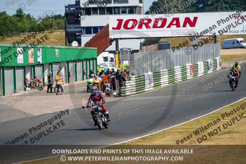 Vintage motorcycle club;eventdigitalimages;mallory park;mallory park trackday photographs;no limits trackdays;peter wileman photography;trackday digital images;trackday photos;vmcc festival 1000 bikes photographs